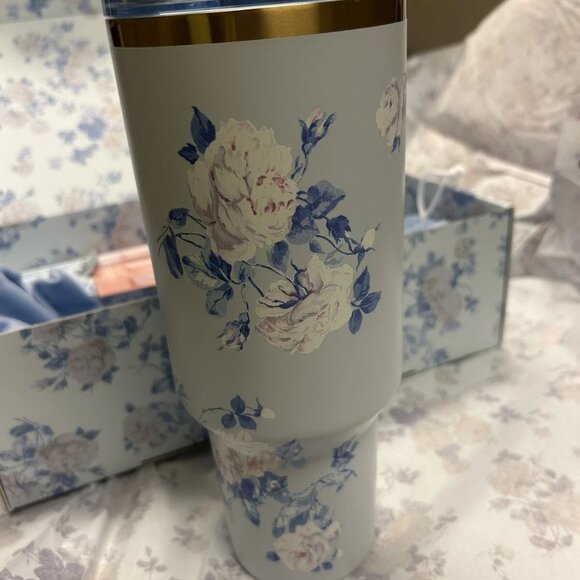 The Stanley x LoveShackFancy Quencher | 40 OZ Everblooming Rosettes - Picture 4 of 8